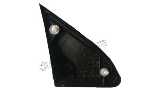 Ön Çamurluk Sol Üst Üçgen Kapak P107 C1