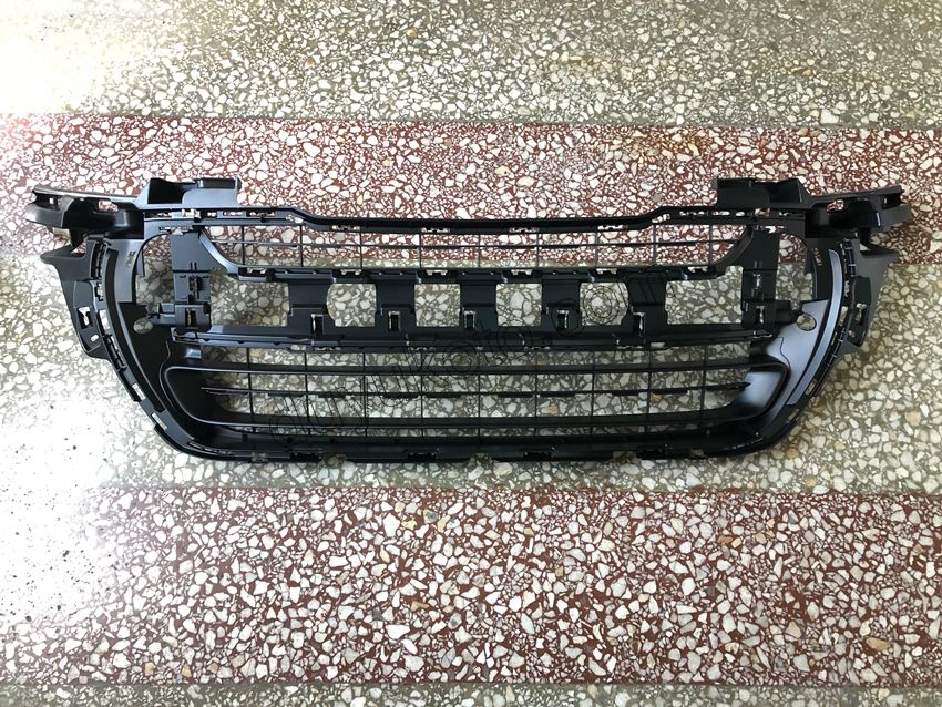 Ön Tampon Izgarası Orta P3081MQ 2012>