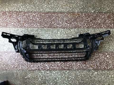 Ön Tampon Izgarası Orta P3081MQ 2012>